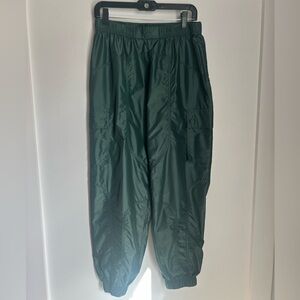 Fabletics Parachute Cargo Joggers in Everpine Shine Size M